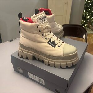 Palladium Revolt Boot Overcush- woman’s